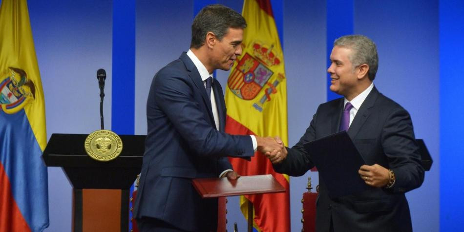 Pedro sanchez con ivan duque colombia