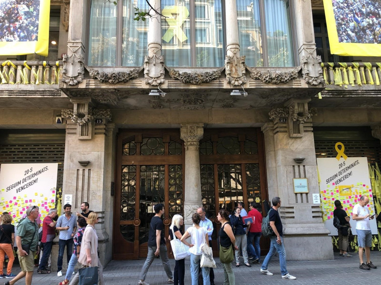 Concentración no autorizada ante la Conselleria de Economía un año después del registro