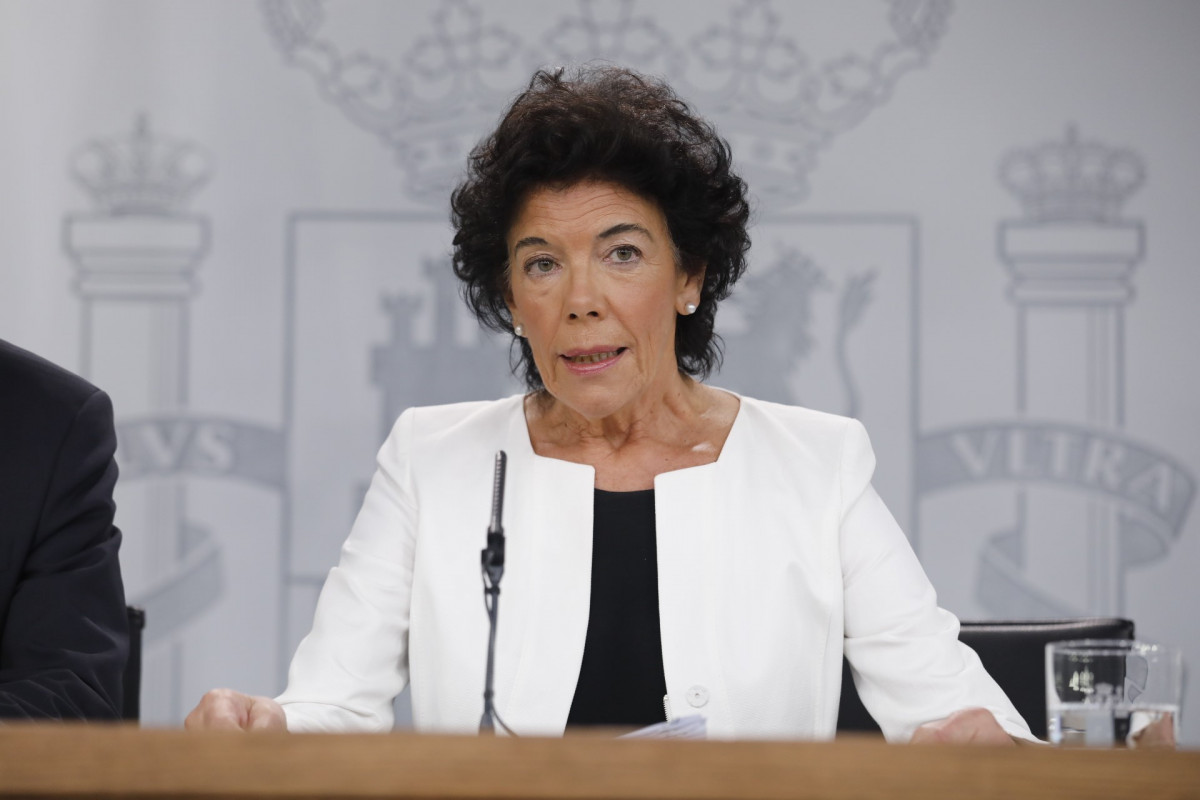 Isabel Celáa tras el Consejo de Ministros