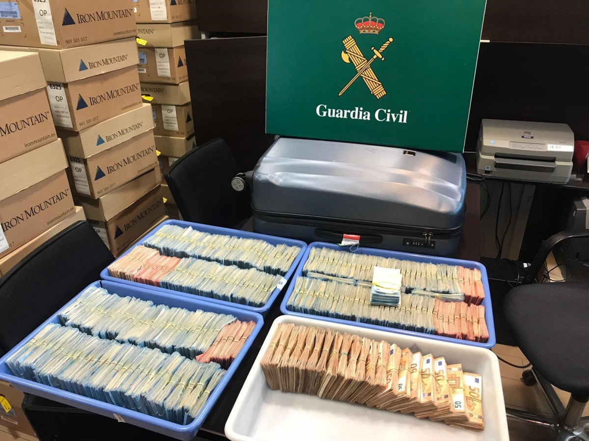 Guardia civil dinero