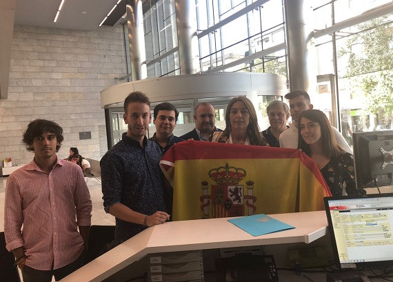 La bandera española vuelve a Girona