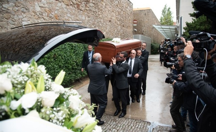 Multitudinaria despedida a Montserrat Caballé