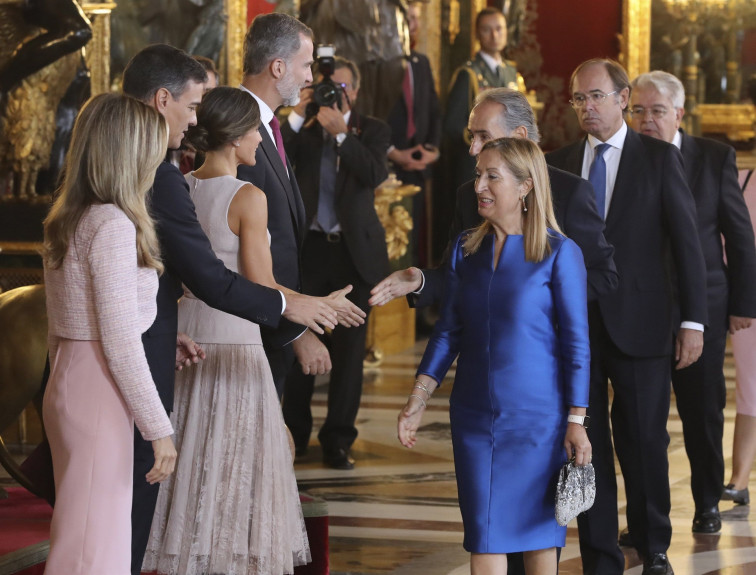 El error de protocolo de Sánchez en el besamanos del Rey