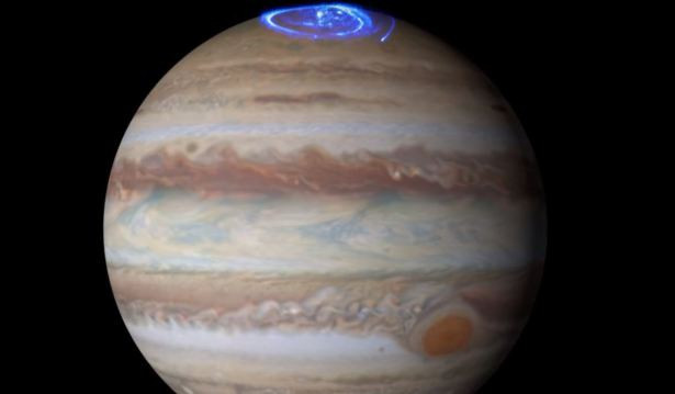 El planeta Ju00fapiter, en la imagen se pueden ver sus auroras boreales. Misiu00f3n Juno.