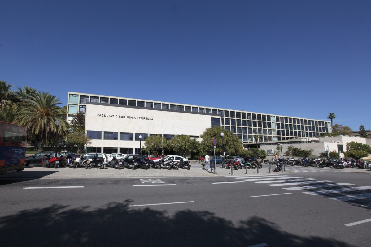 UB Facultad de Economía