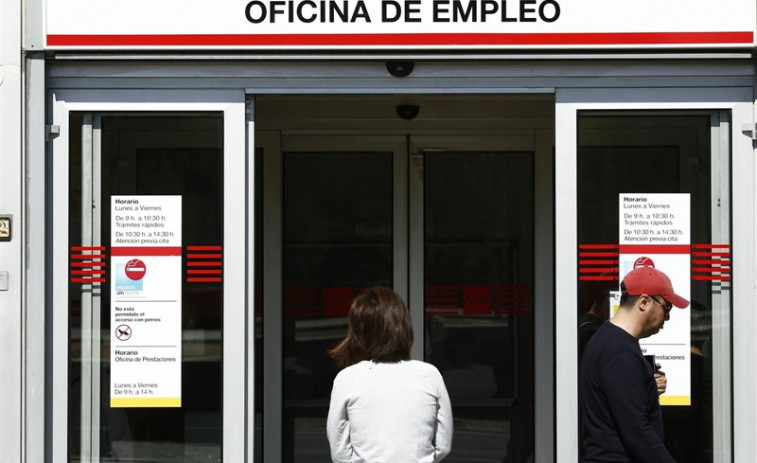 ​El paro baja en 462.400 personas en 2018 y se crean 566.200 empleos en España