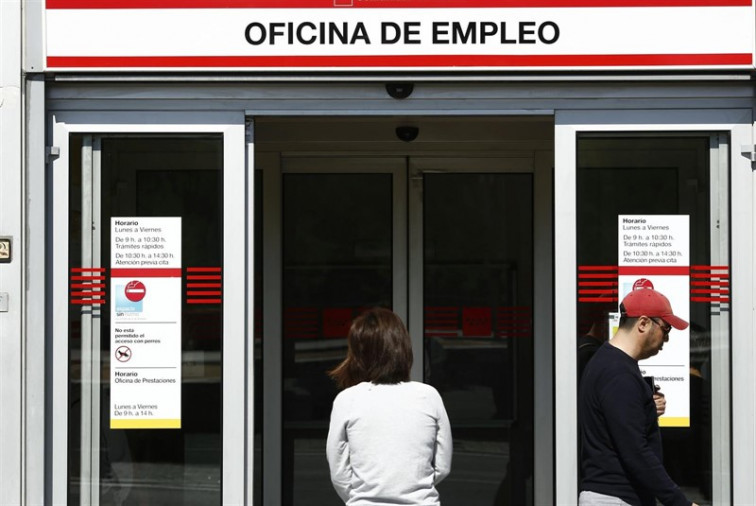 ​El paro en Catalunya baja un 3,57% en abril