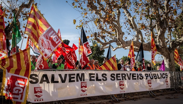 Concentración por la devolución de las pagas ante el Parlament