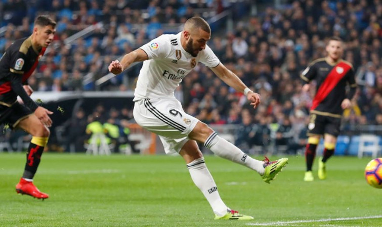 Benzema marca y suma otra victoria en el Bernabeu