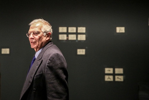 Borrell premio internacional humanismo solidario