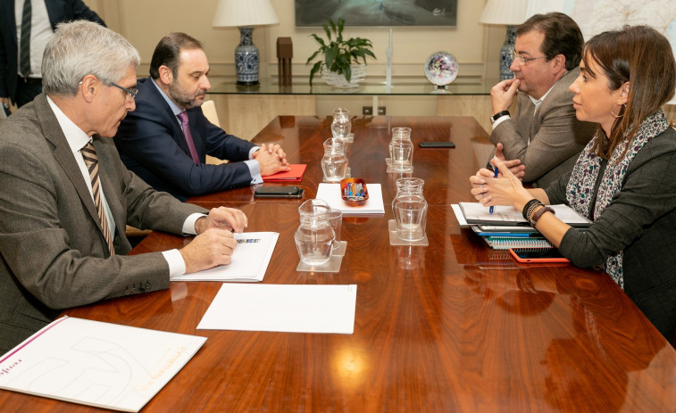 Ábalos compromete 375 millones para modernizar los trenes en Extremadura