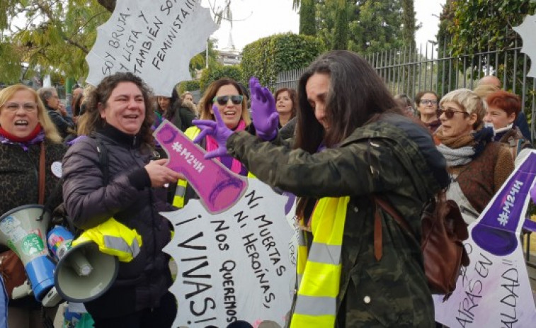 ​Concentración feminista ante el Parlamento andaluz contra el pacto del PP y Vox