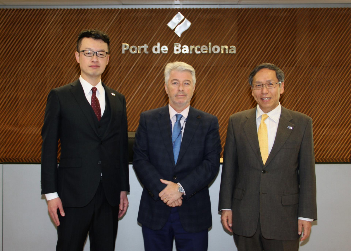 Puerto de barcelona japón