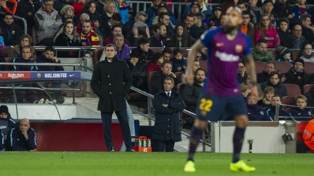 El Barça golea y el Levante se encomienda al 'caso Chumi'