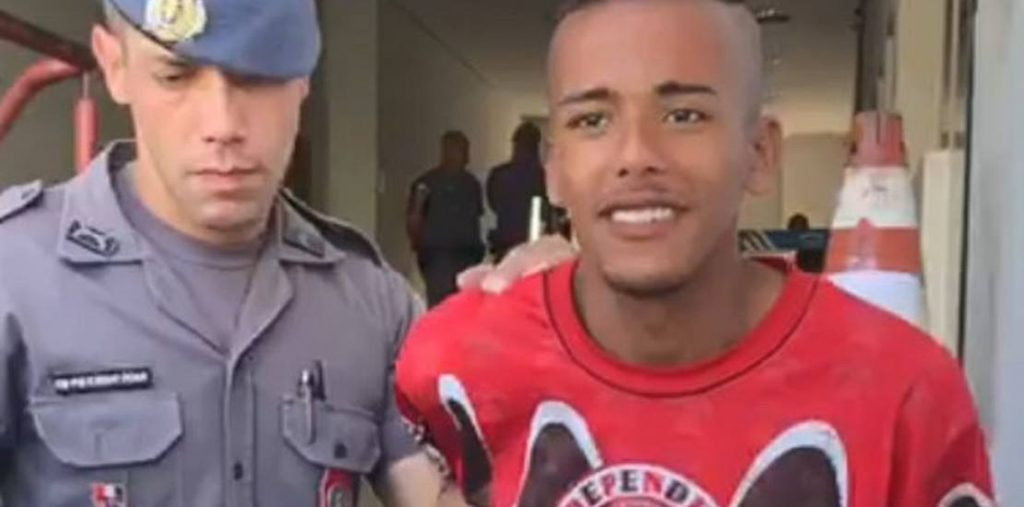 Un chico de 20 au00f1os le arranca el corazu00f3n a un travesti al considerarlo un demonio