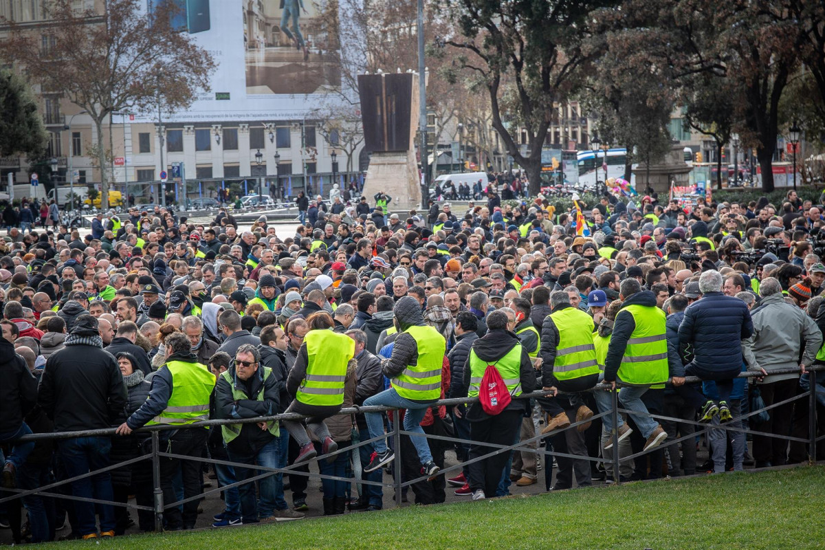 Asamblea taxistas plaza catalunya