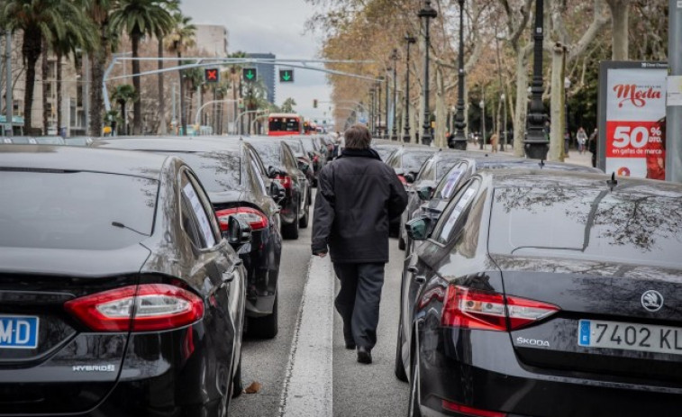 Unauto anuncia EREs en los VTC mientras los taxistas presentan una macroquerella contra Uber y Cabify