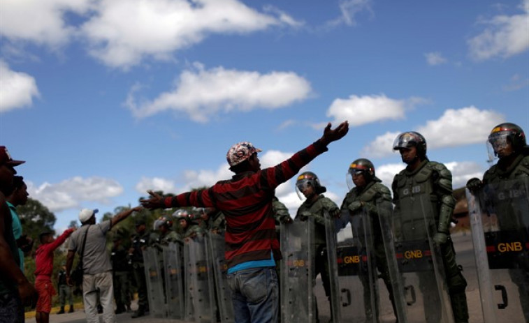 Soldados venezolanos abren fuego contra civiles en la frontera entre Venezuela y Brasil