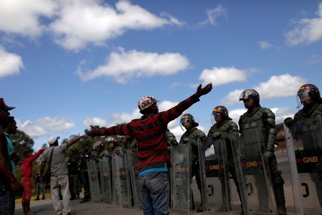 Soldados venezolanos frontera brasil