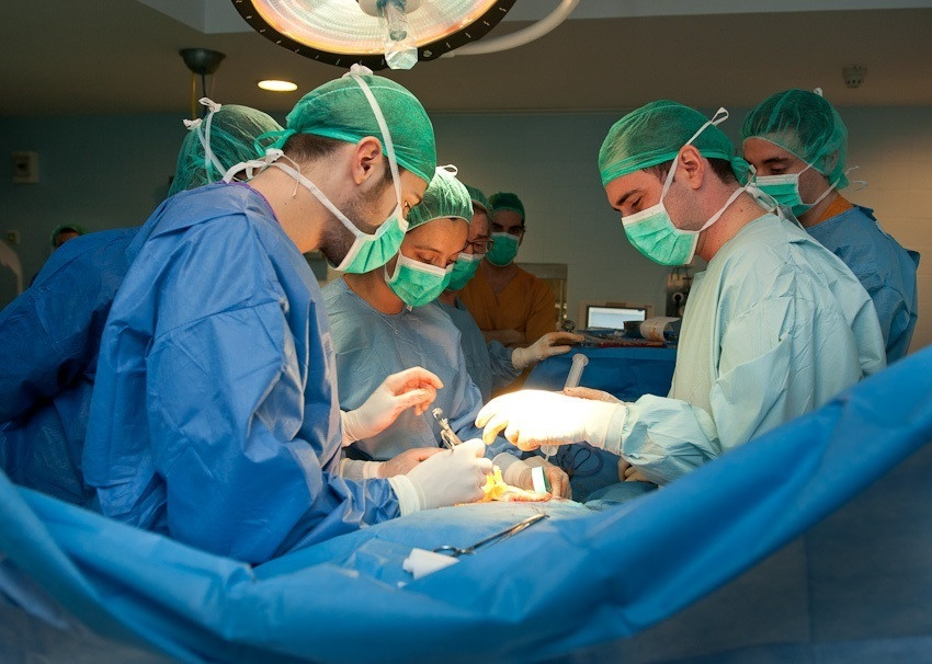 Implantación de una cirugía de prótesis de pene ambulatoria