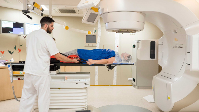 Realizan por primera vez una operación ultraprecisa para erradicar el dolor de cabeza
