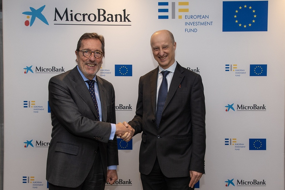 EuropaPress 1981248 El presidente de MicroBank Antonio Vila y el director general de inversiones del FEI Alessandro Tappi