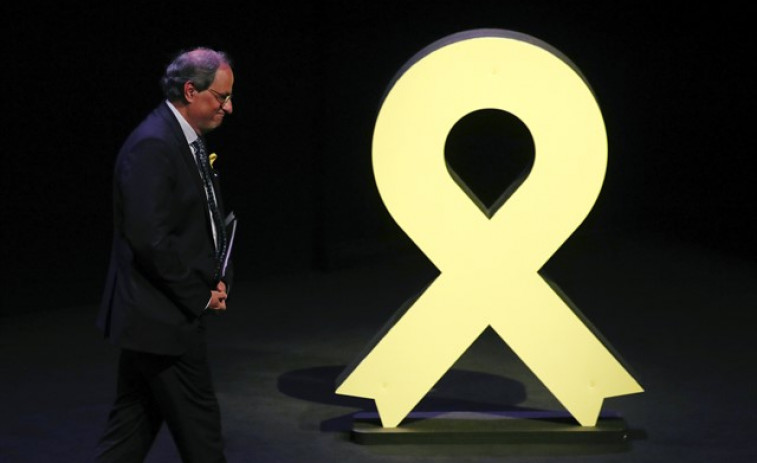 Torra, a juicio por no retirar los lazos amarillos durante período electoral