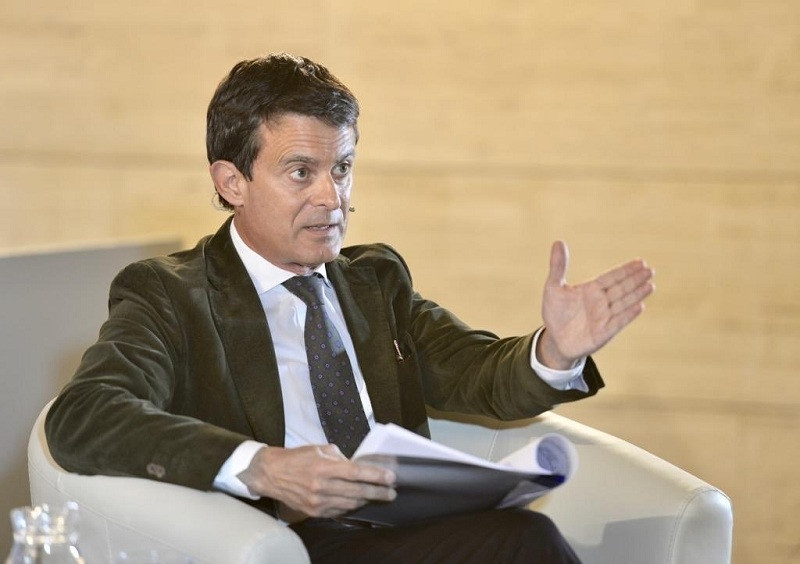 Manuel Valls propone  abrir aeropuerto 24 horas