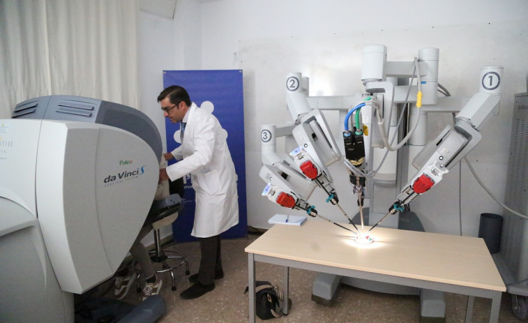 Próxima asignatura en la carrera de medicina: saber manejar robots
