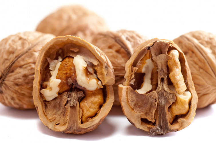 Comer frutos secos, la clave para mejorar la salud cognitiva de los mayores