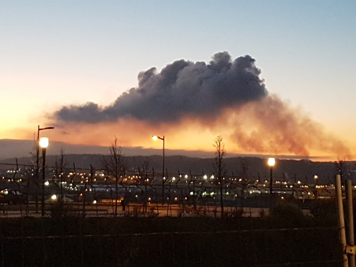 Nube contaminante sobre Carreño y Gijón