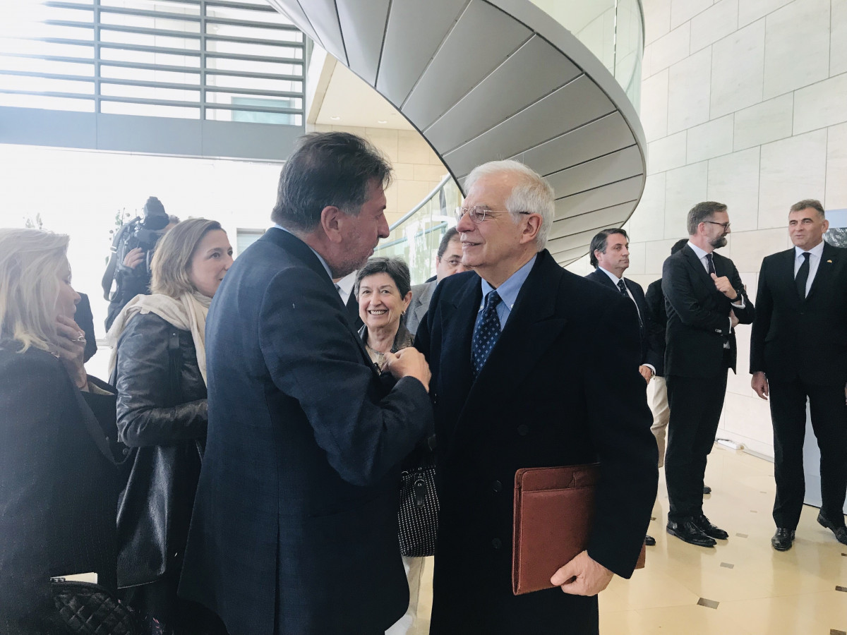Josep borrel con cónsules en barcelona