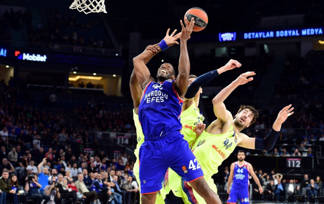 El Barça Lassa cae ante el Anadolu Efes Estambul (68-102)