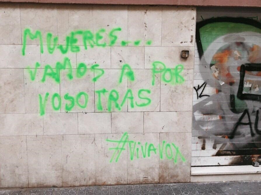 Pintada machista en la sede de la cup