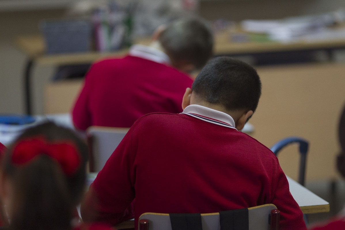 Niño en colegio imagen