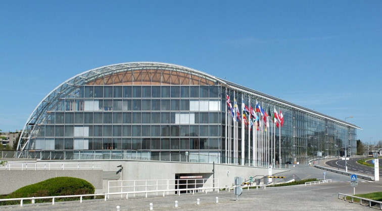 Acuerdo del Banco Europeo de Inversiones y CaixaBank para digitalizar la entidad