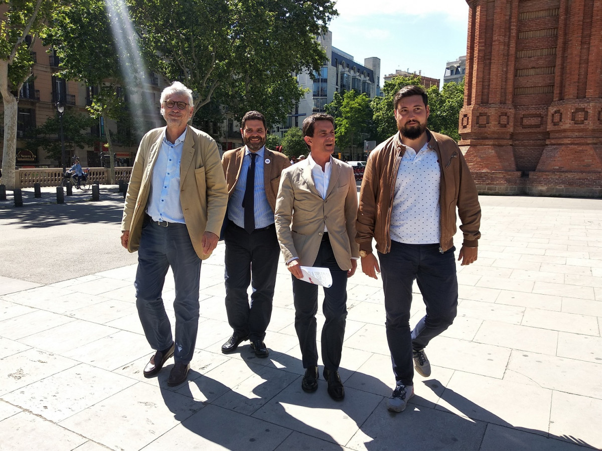 Manuel valls imagen en campaña arc de triomf
