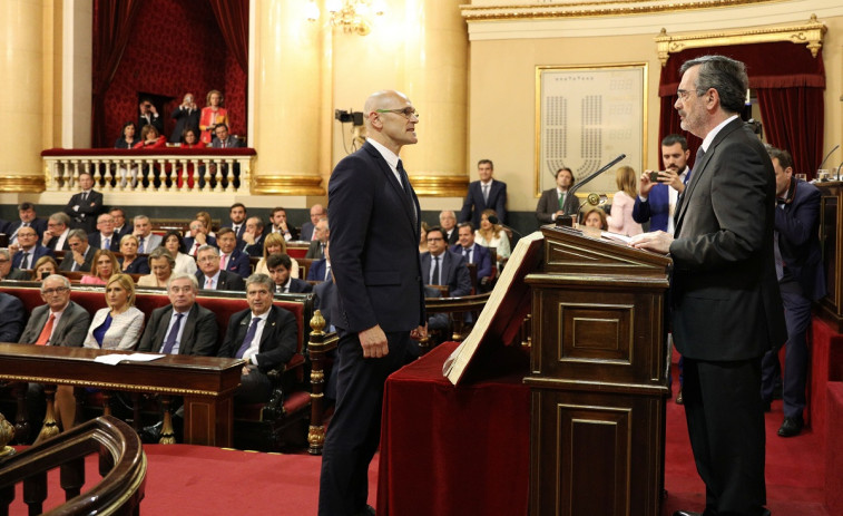 La Mesa del Senado suspende de sus funciones a Raül Romeva
