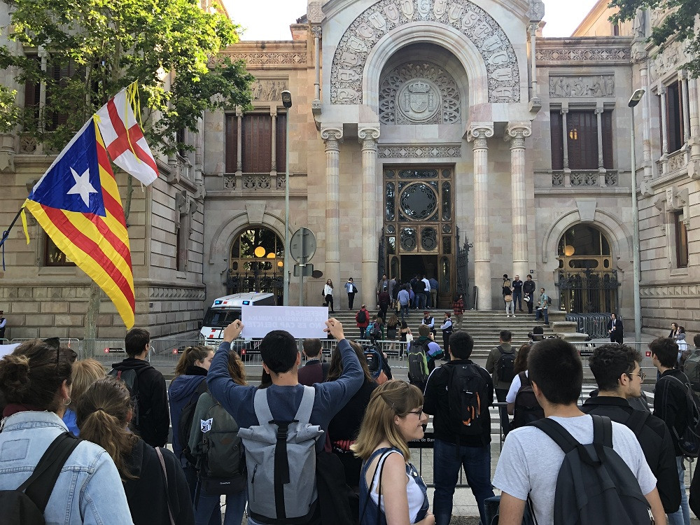 Juicio A Nueve Estudiantes Por Desórdenes