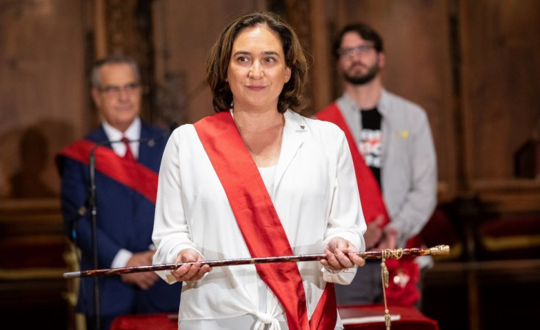 Insultos machistas a Ada Colau después del pleno del Ayuntamiento