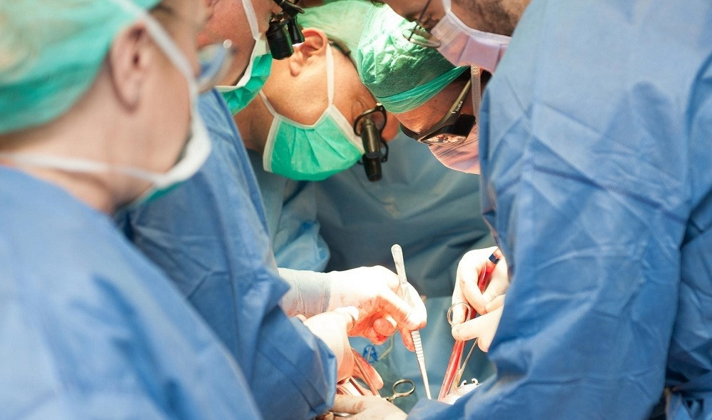 Implantan un corazón artificial en el hospital de Bellvitge