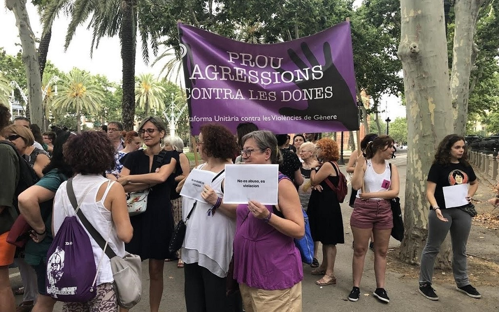 Concentración a las puertas de la Audiencia por el juicio a la 'manada de Manresa'