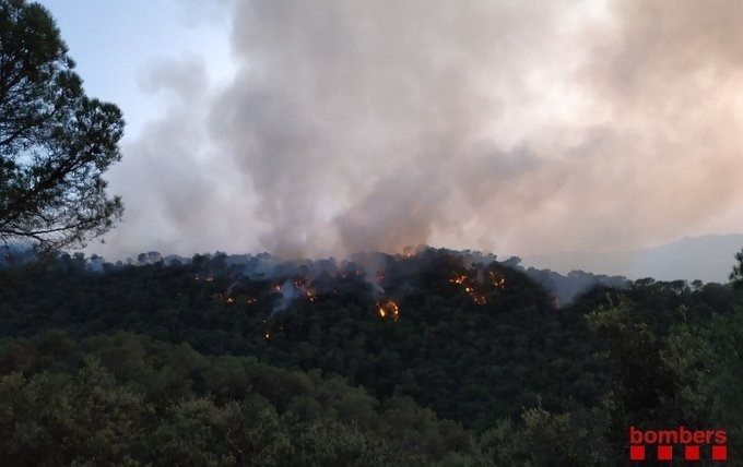 Los bomberos dan por estabilizado el incendio de Capellades