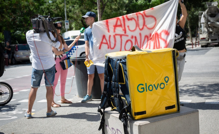 El TSJC reconoce por primera vez la relación laboral de Glovo y sus repartidores