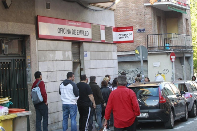 El paro baja en 16.200 personas en el tercer trimestre