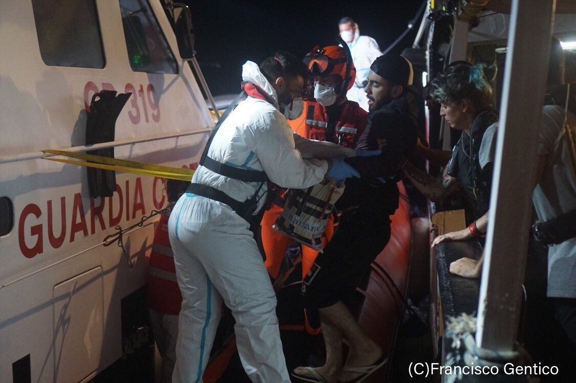 Desembarco cuatro migrantes Open Arms