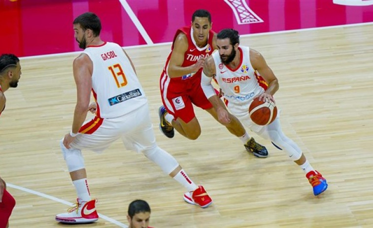 España debuta en el Mundial de China con una exhibición desde la línea de triple