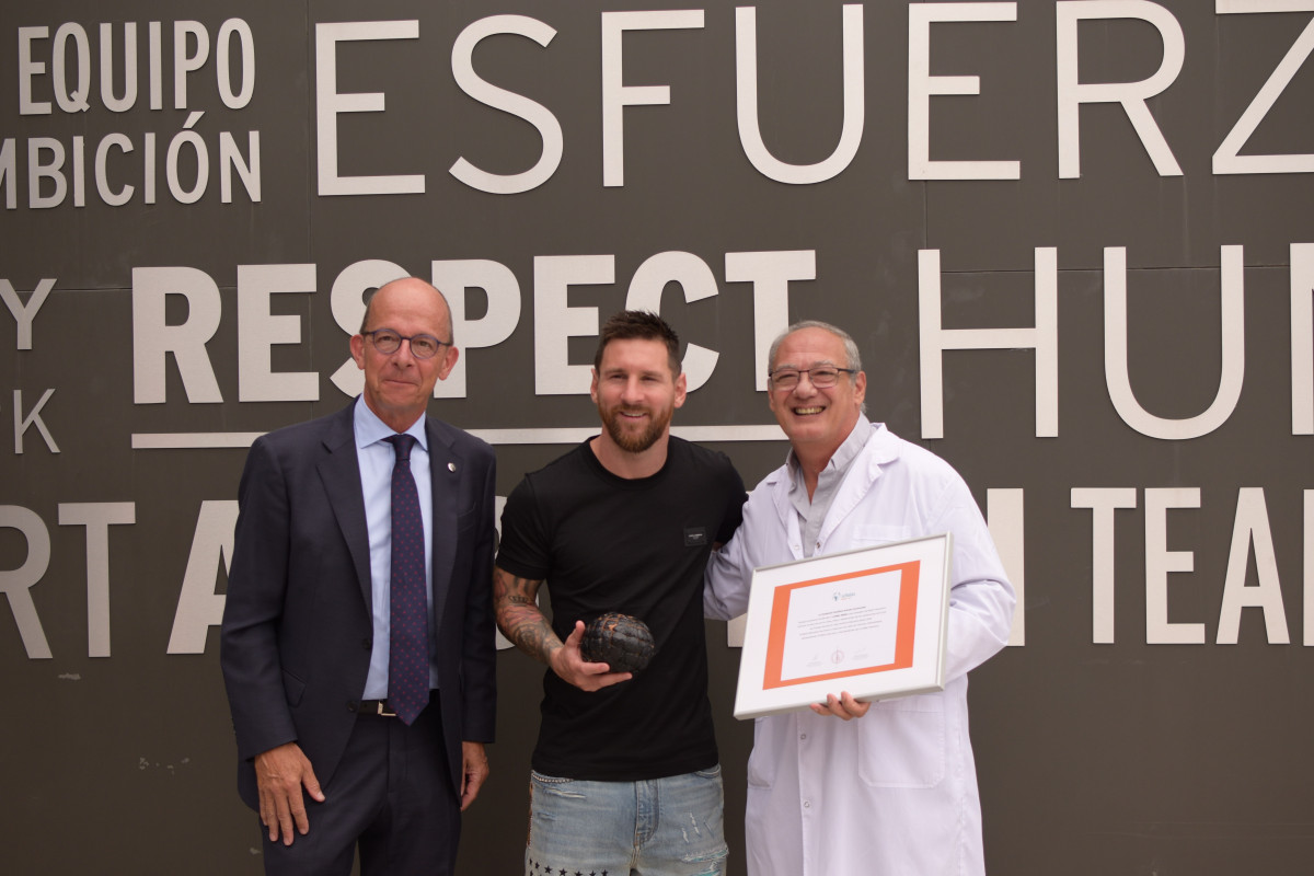 Messi recibe el Balón Educativo de Scholas