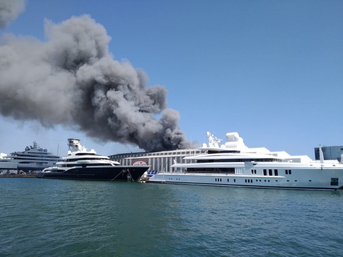 Incendio en el Puerto de Barcelona