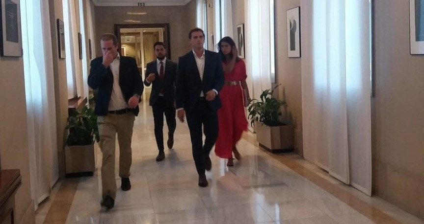 Arranca la reunión entre Rivera y Casado en el Congreso